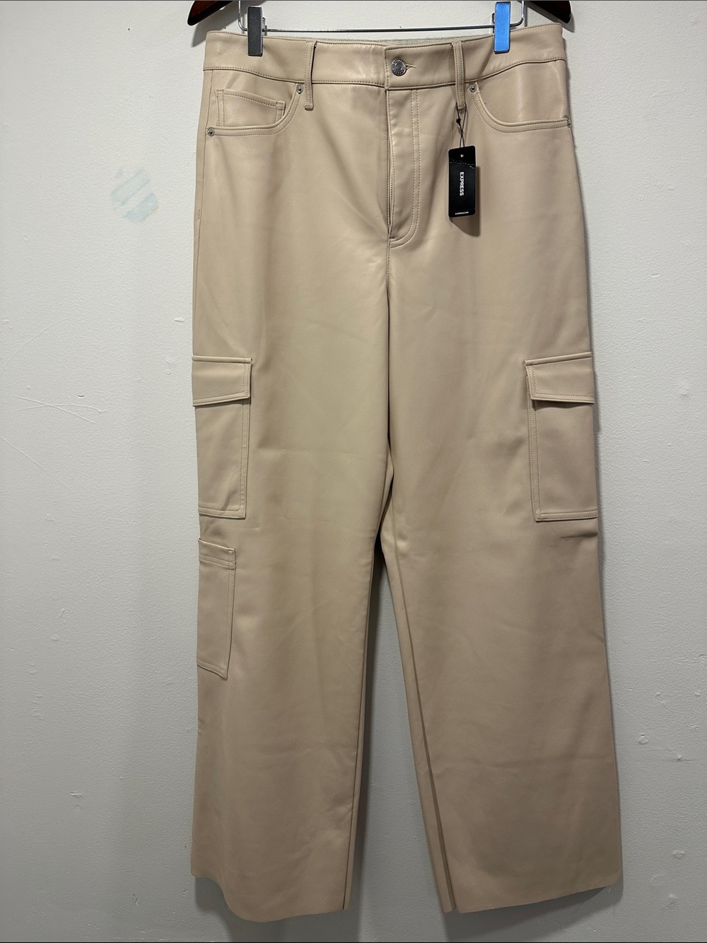 Express Women’s Tan Cargo Pants with Utility Pockets 093